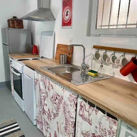 Anastasia, Downtown *