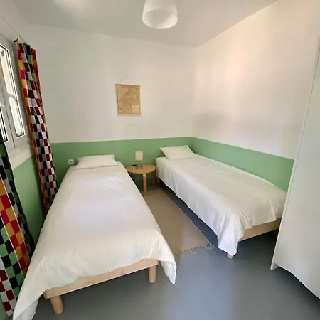 Anastasia, Downtown *