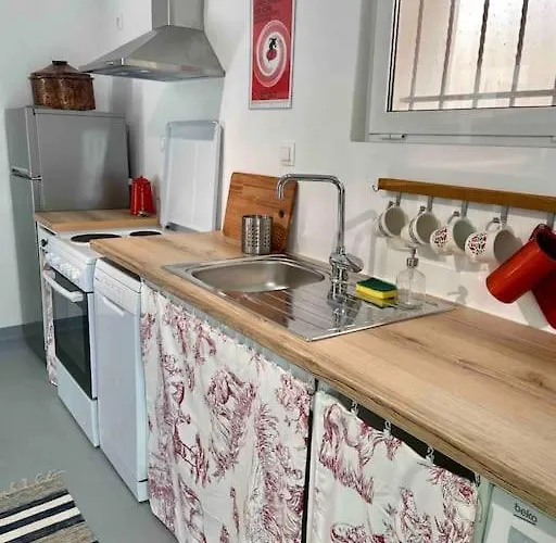 Anastasia, Downtown *