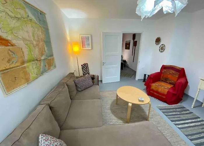 Nyaraló Anastasia, Downtown