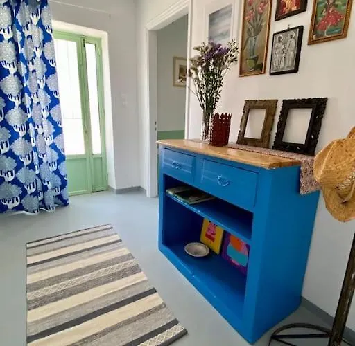 Anastasia, Downtown Amaliada