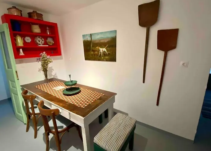 Anastasia, Downtown Amaliada