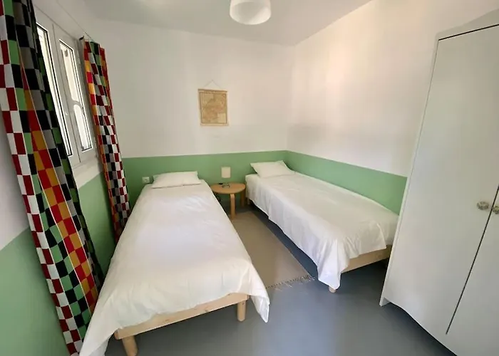 Anastasia, Downtown *